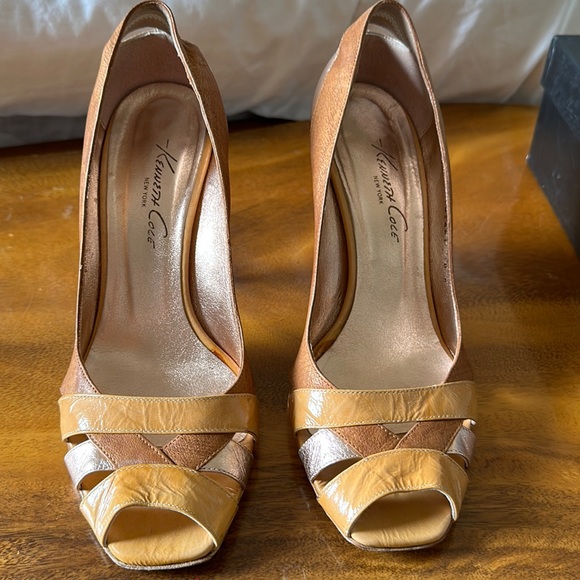 Beautifully constructed open toe heels - Picture 1 of 5